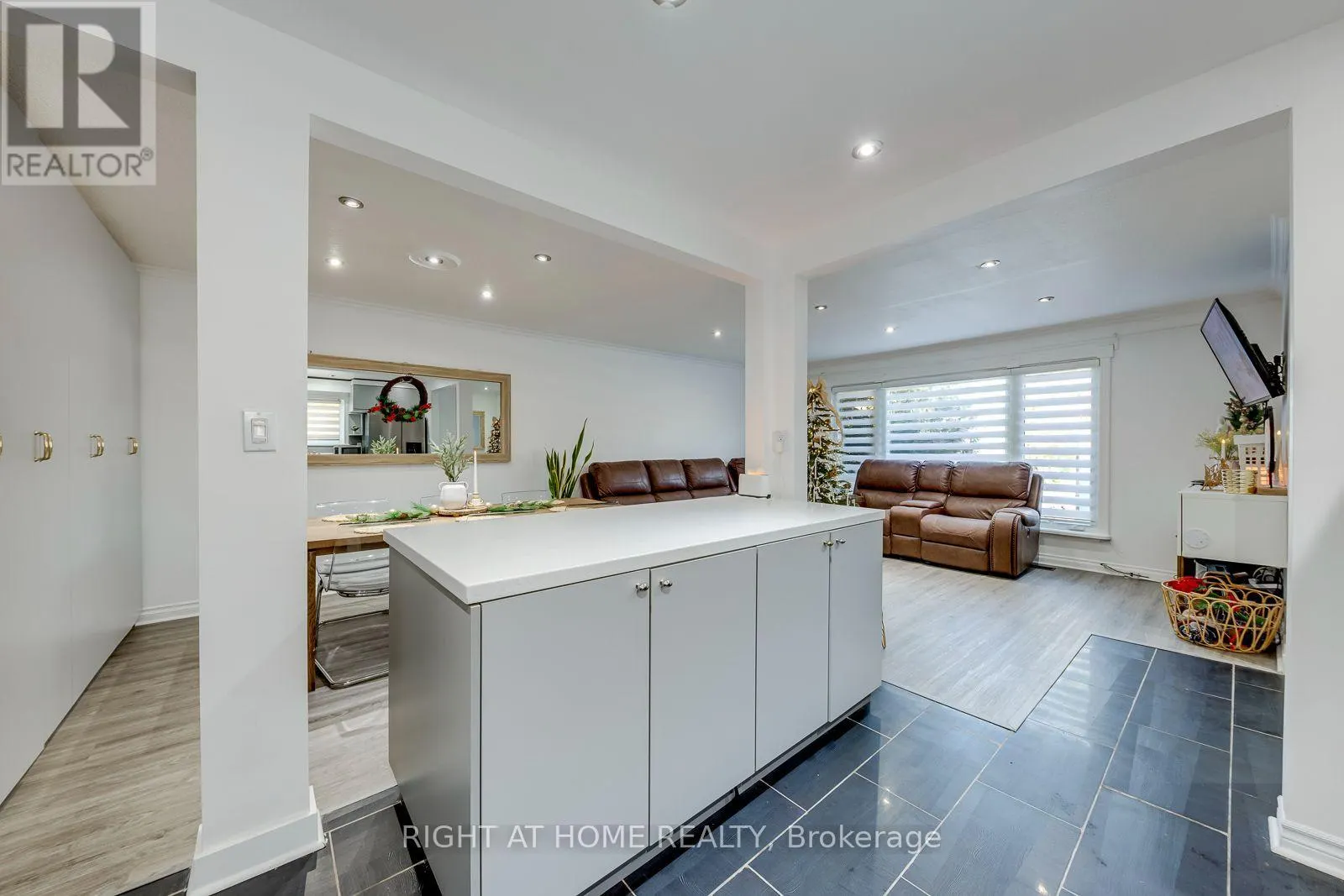 1319 FREEPORT DRIVE