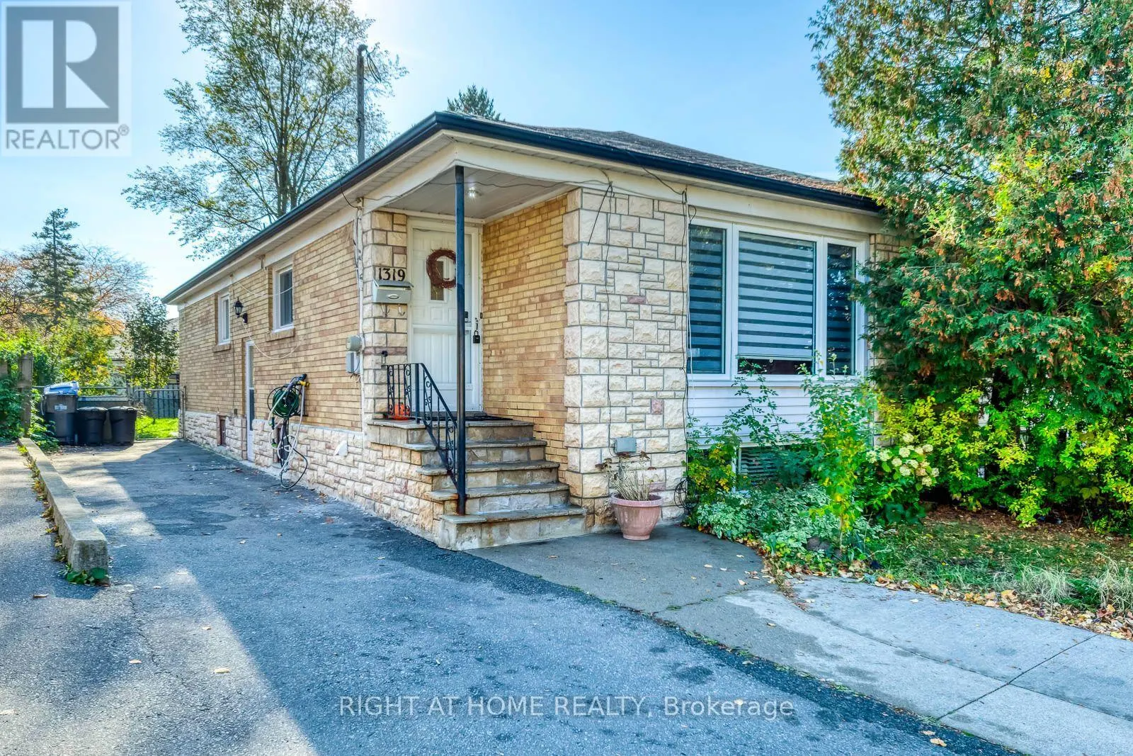 1319 FREEPORT DRIVE