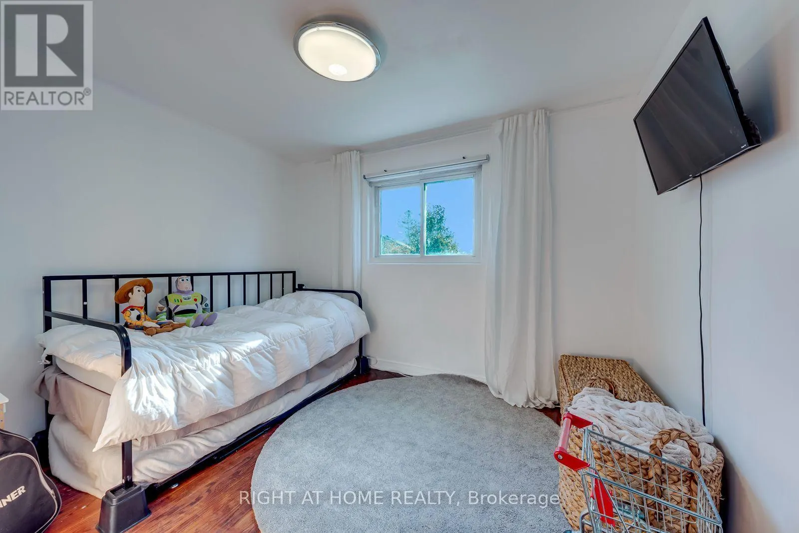1319 FREEPORT DRIVE