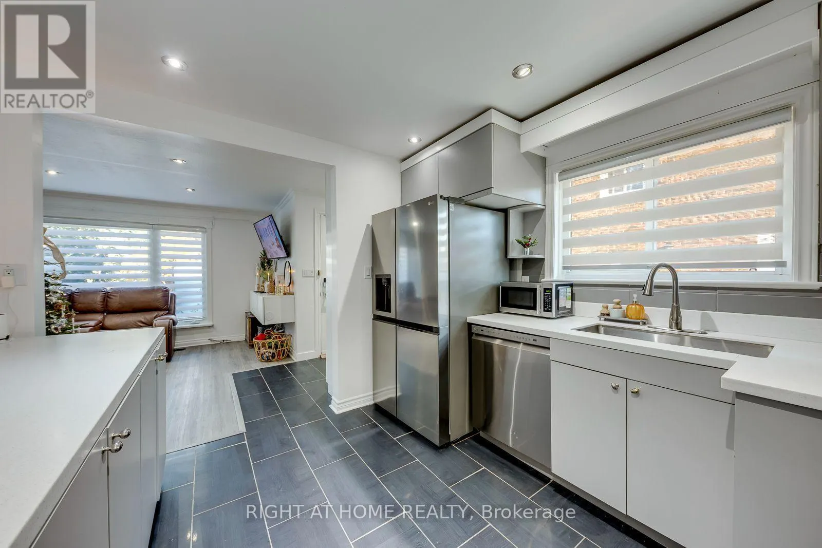 1319 FREEPORT DRIVE