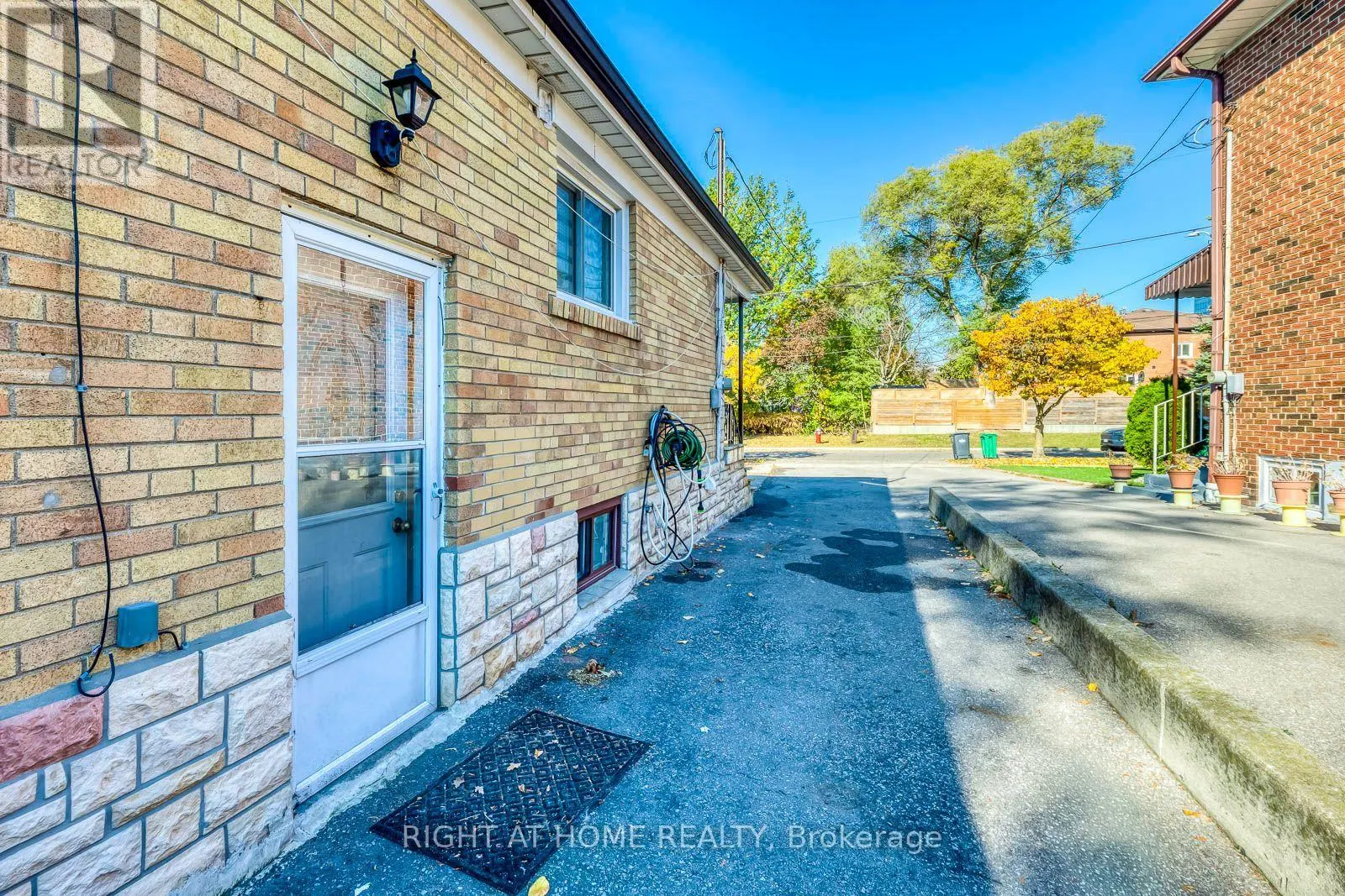 1319 FREEPORT DRIVE