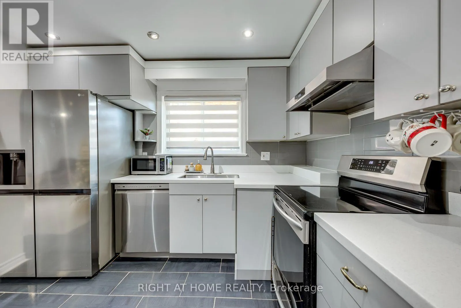 1319 FREEPORT DRIVE