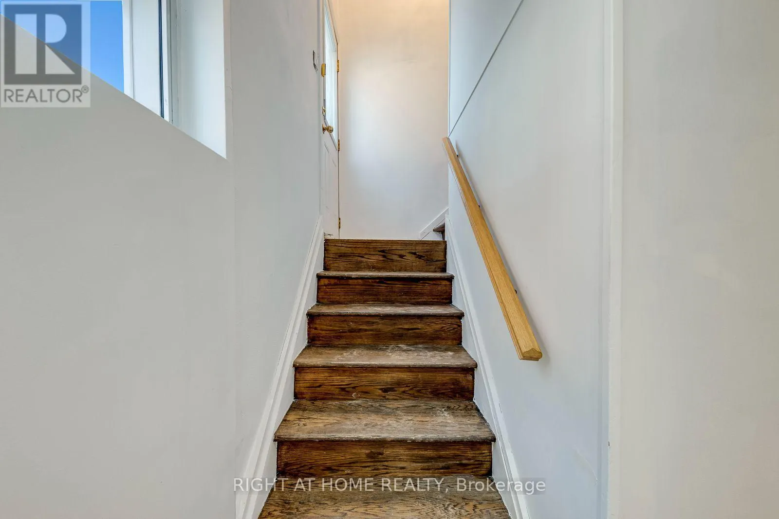 1319 FREEPORT DRIVE