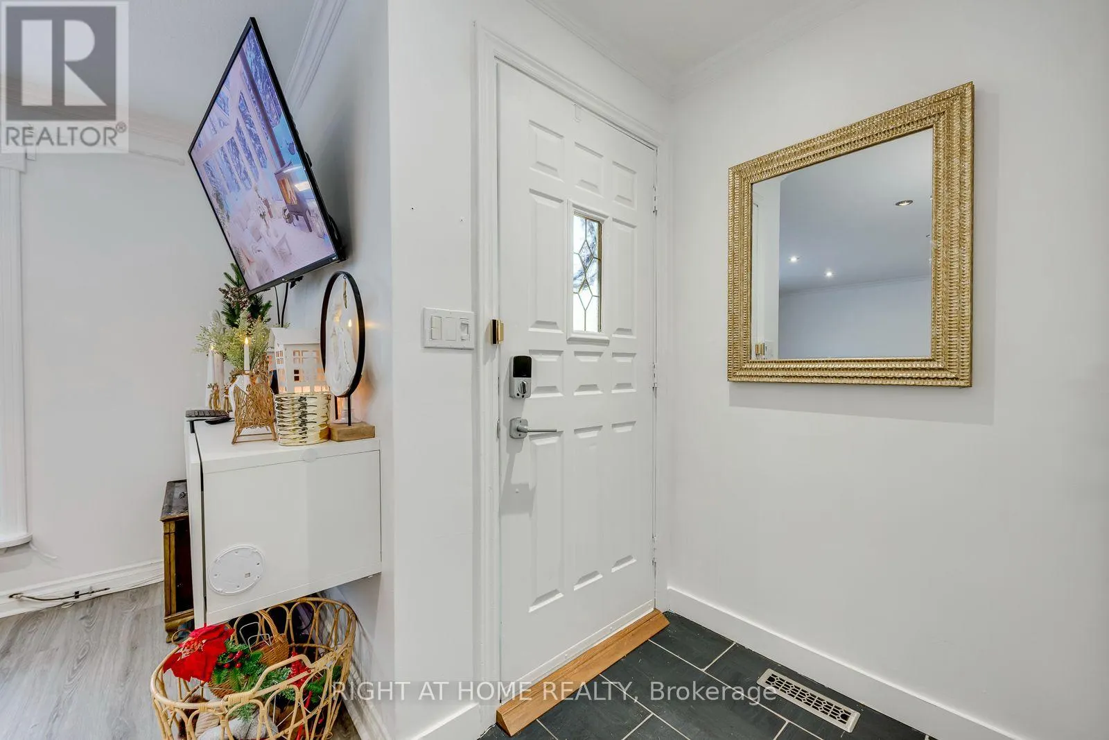1319 FREEPORT DRIVE