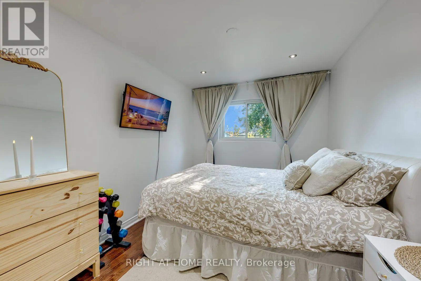 1319 FREEPORT DRIVE