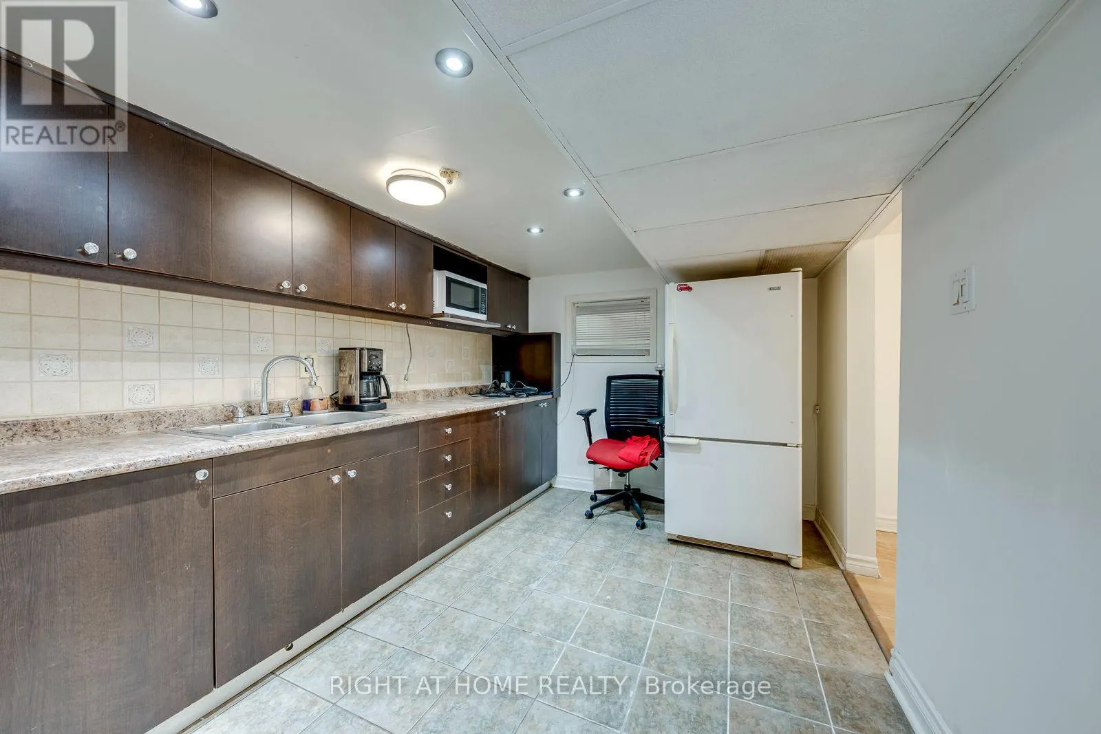 1319 FREEPORT DRIVE