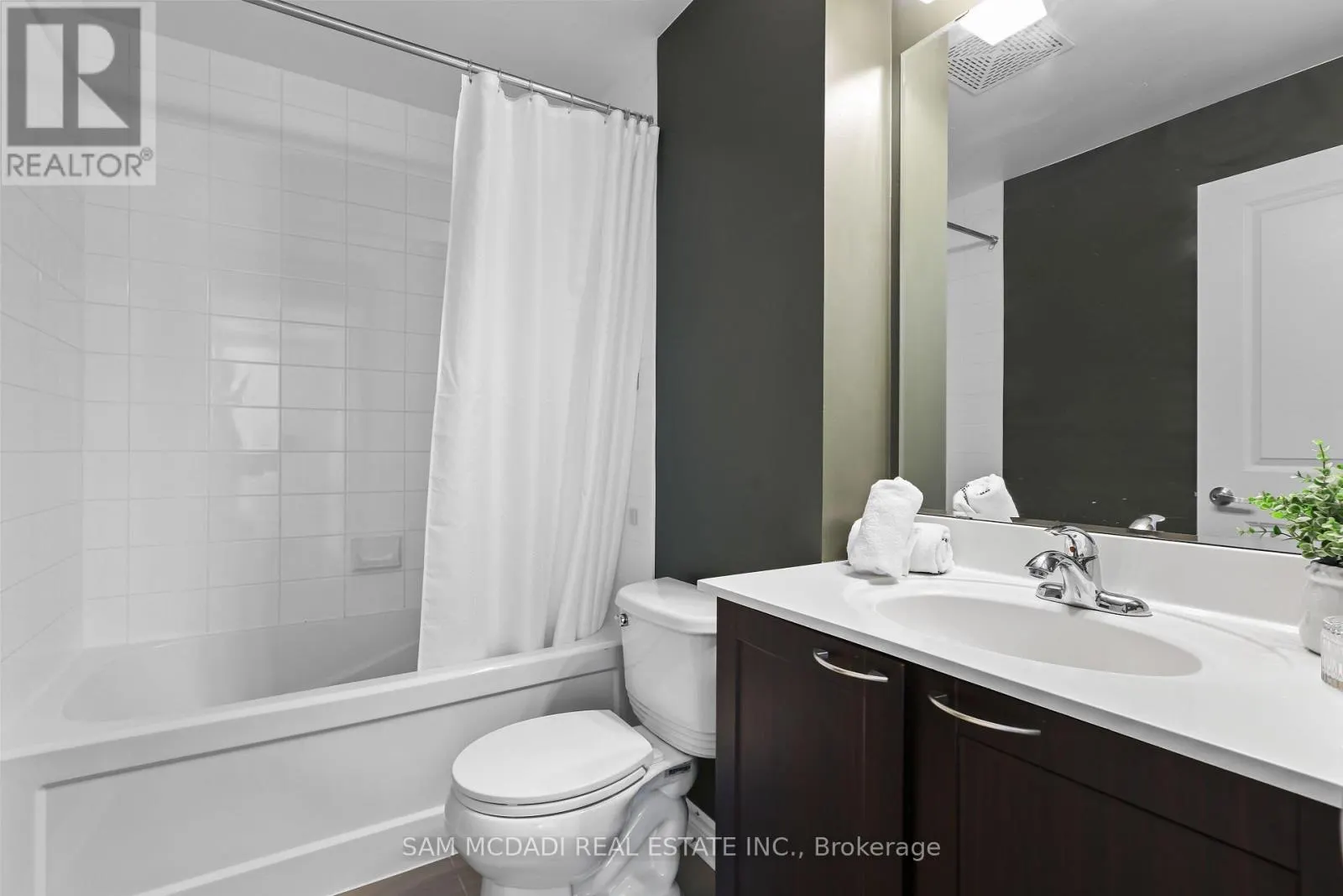 1611 - 385 PRINCE OF WALES DRIVE