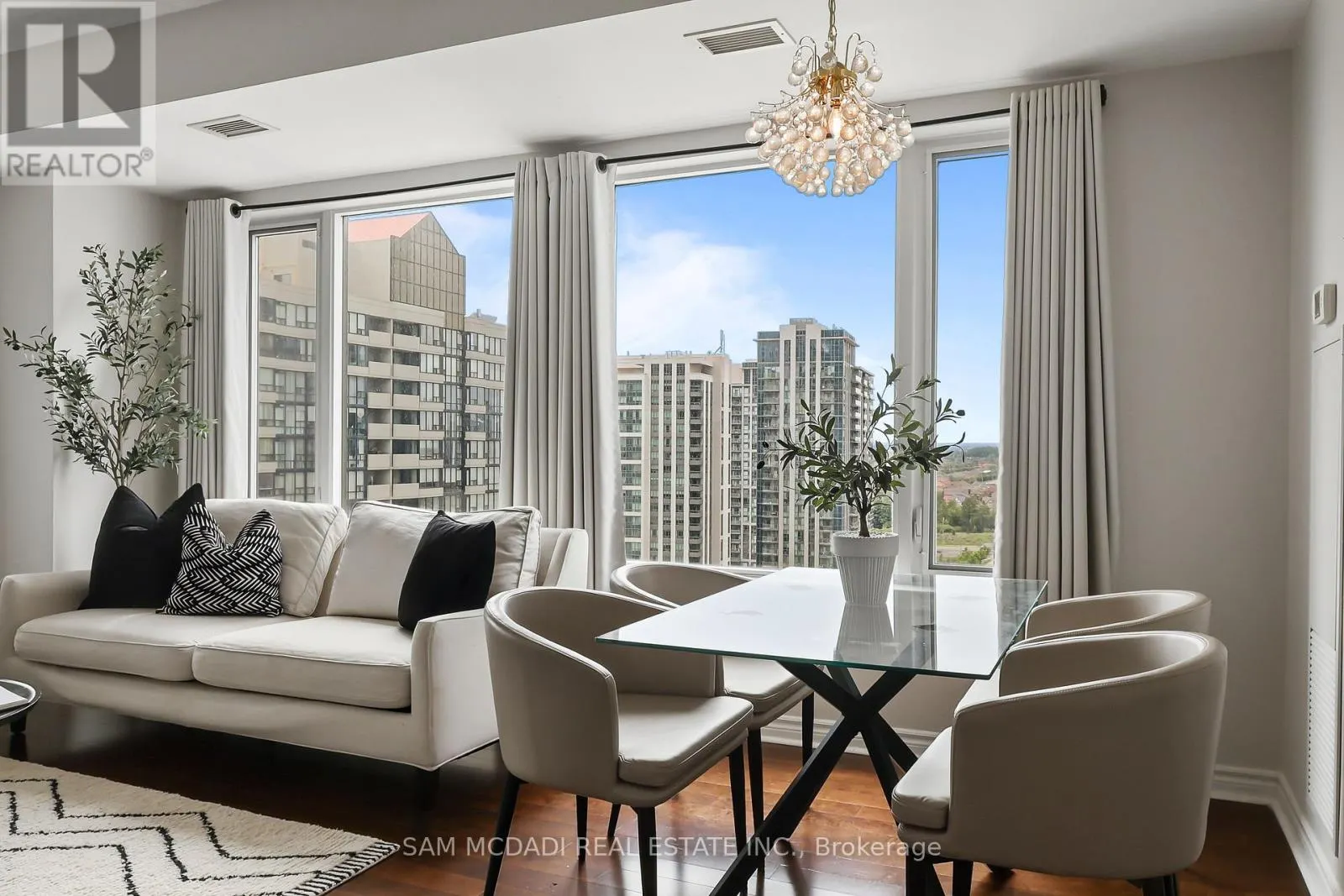 1611 - 385 PRINCE OF WALES DRIVE