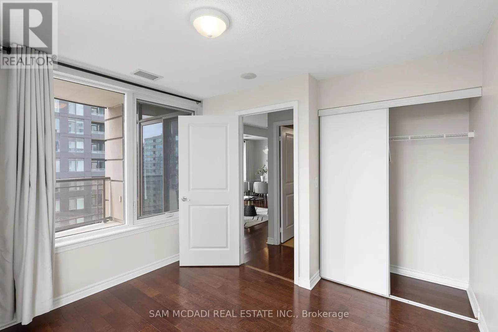 1611 - 385 PRINCE OF WALES DRIVE
