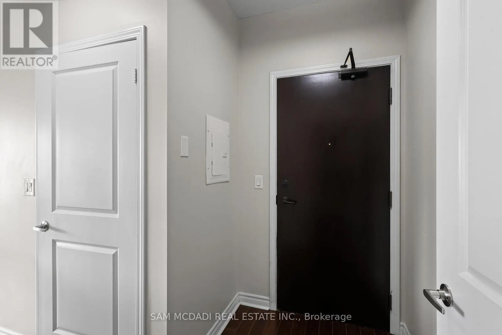 1611 - 385 PRINCE OF WALES DRIVE