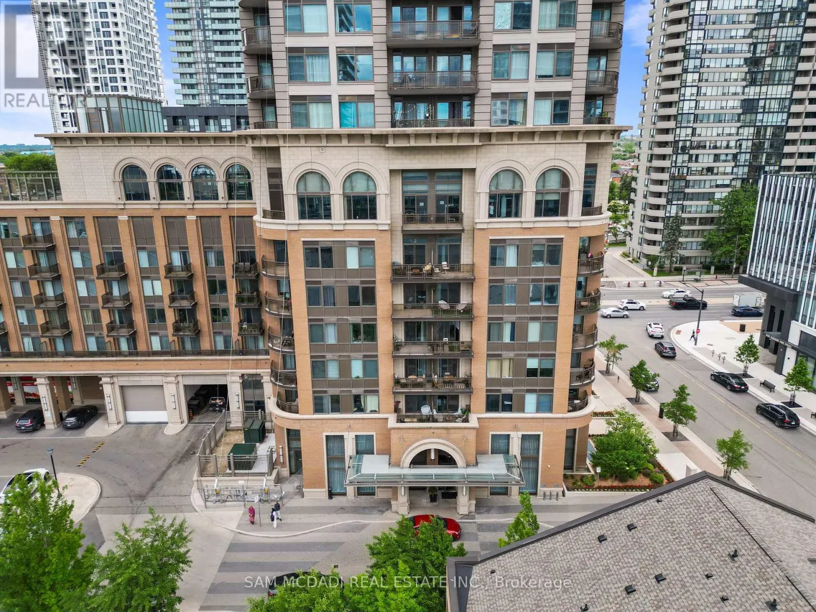 1611 - 385 PRINCE OF WALES DRIVE