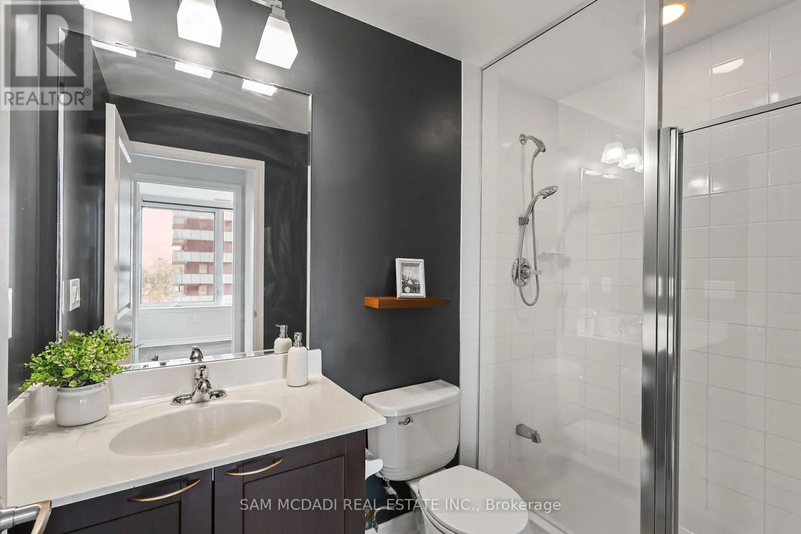 1611 - 385 PRINCE OF WALES DRIVE