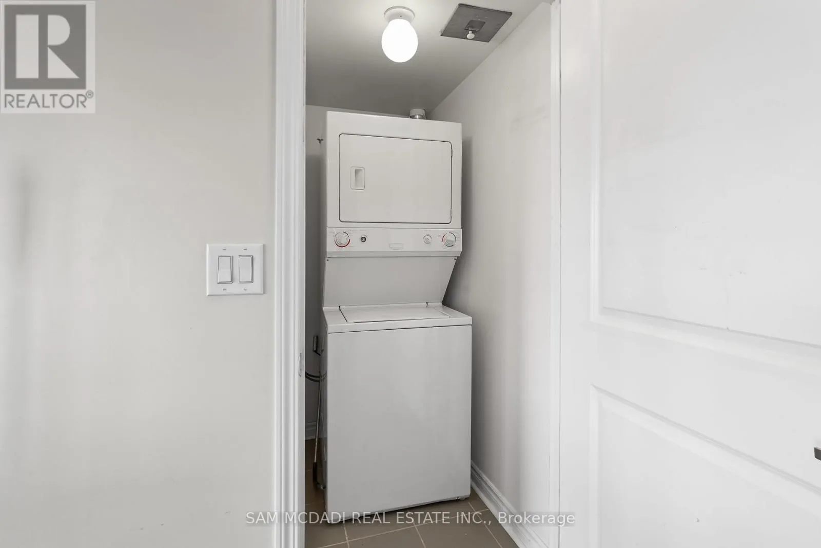 1611 - 385 PRINCE OF WALES DRIVE