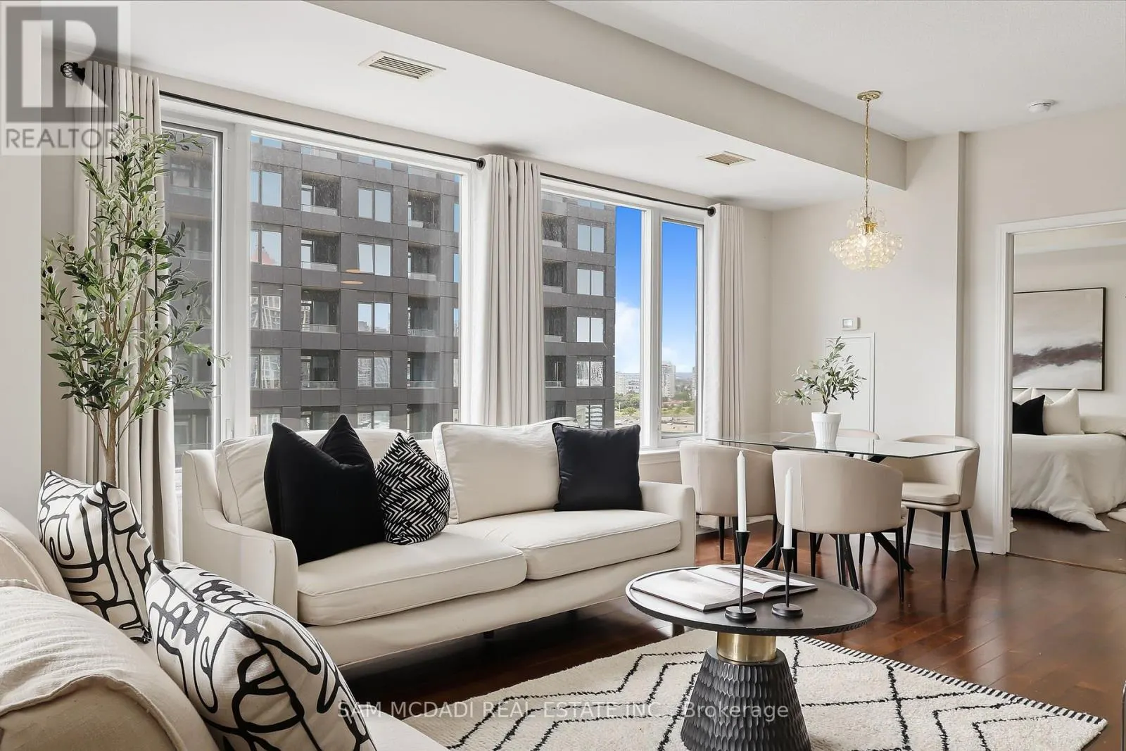1611 - 385 PRINCE OF WALES DRIVE