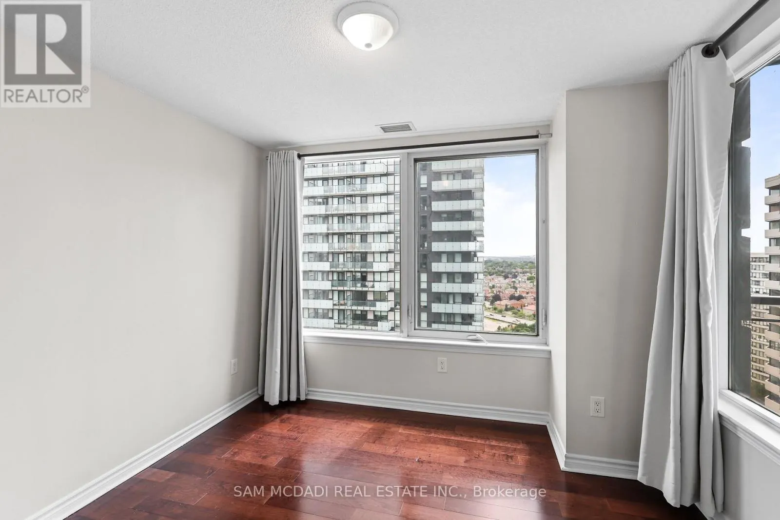 1611 - 385 PRINCE OF WALES DRIVE