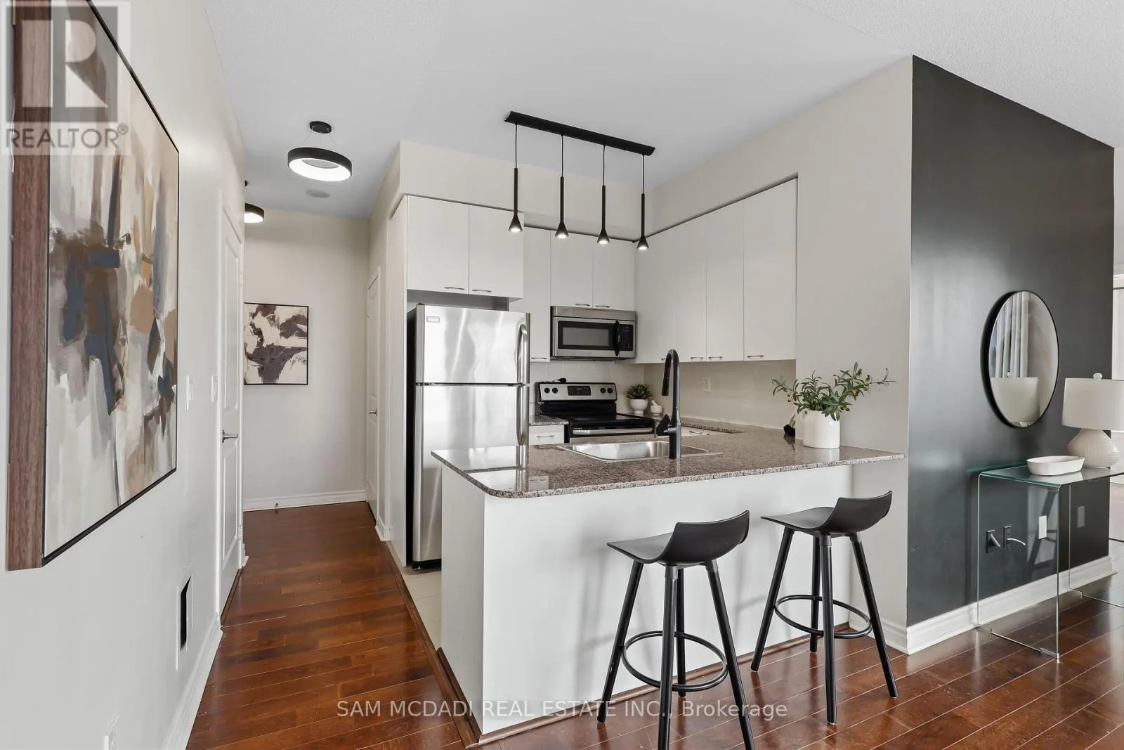 1611 - 385 PRINCE OF WALES DRIVE
