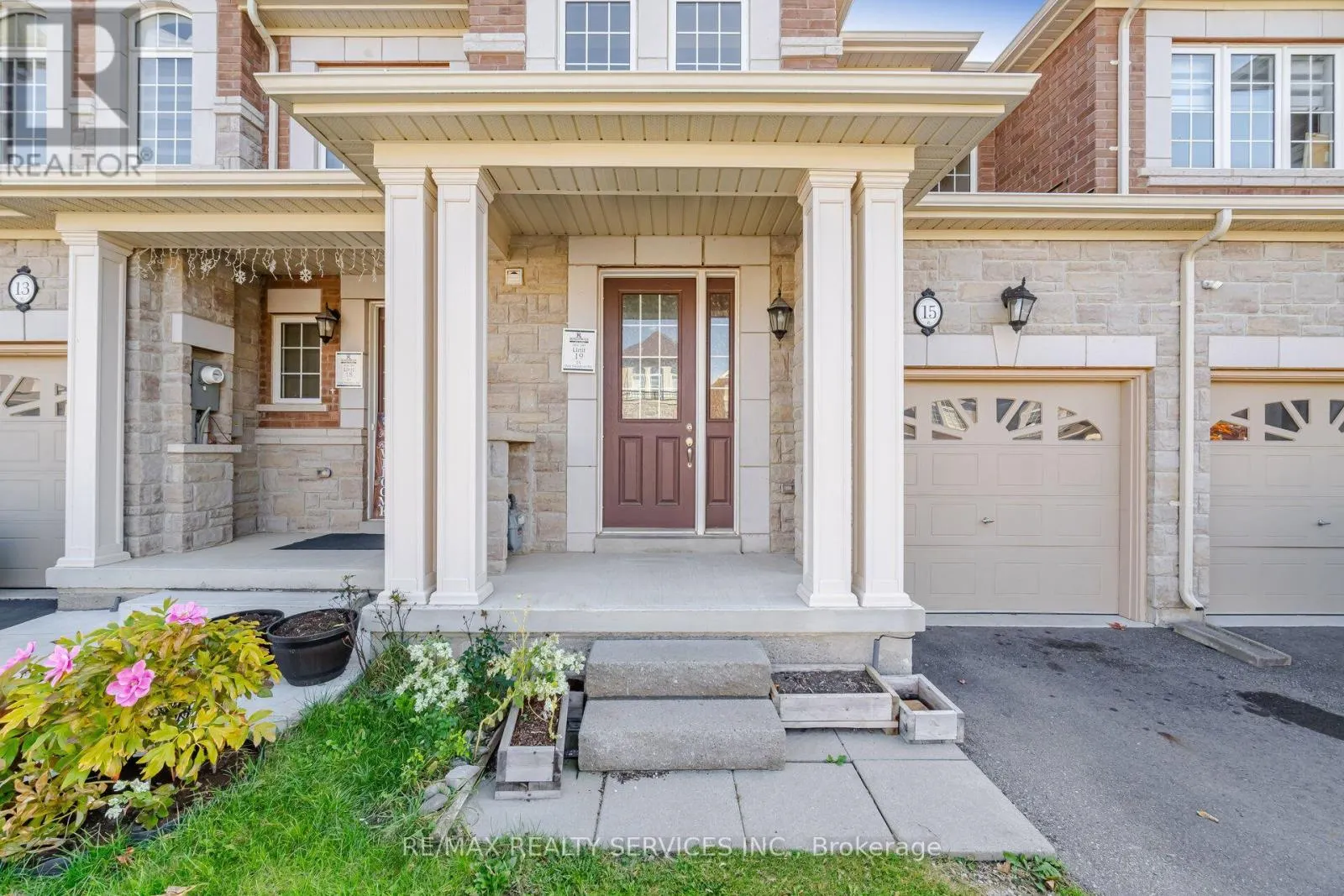 15 DALE MEADOWS ROAD
