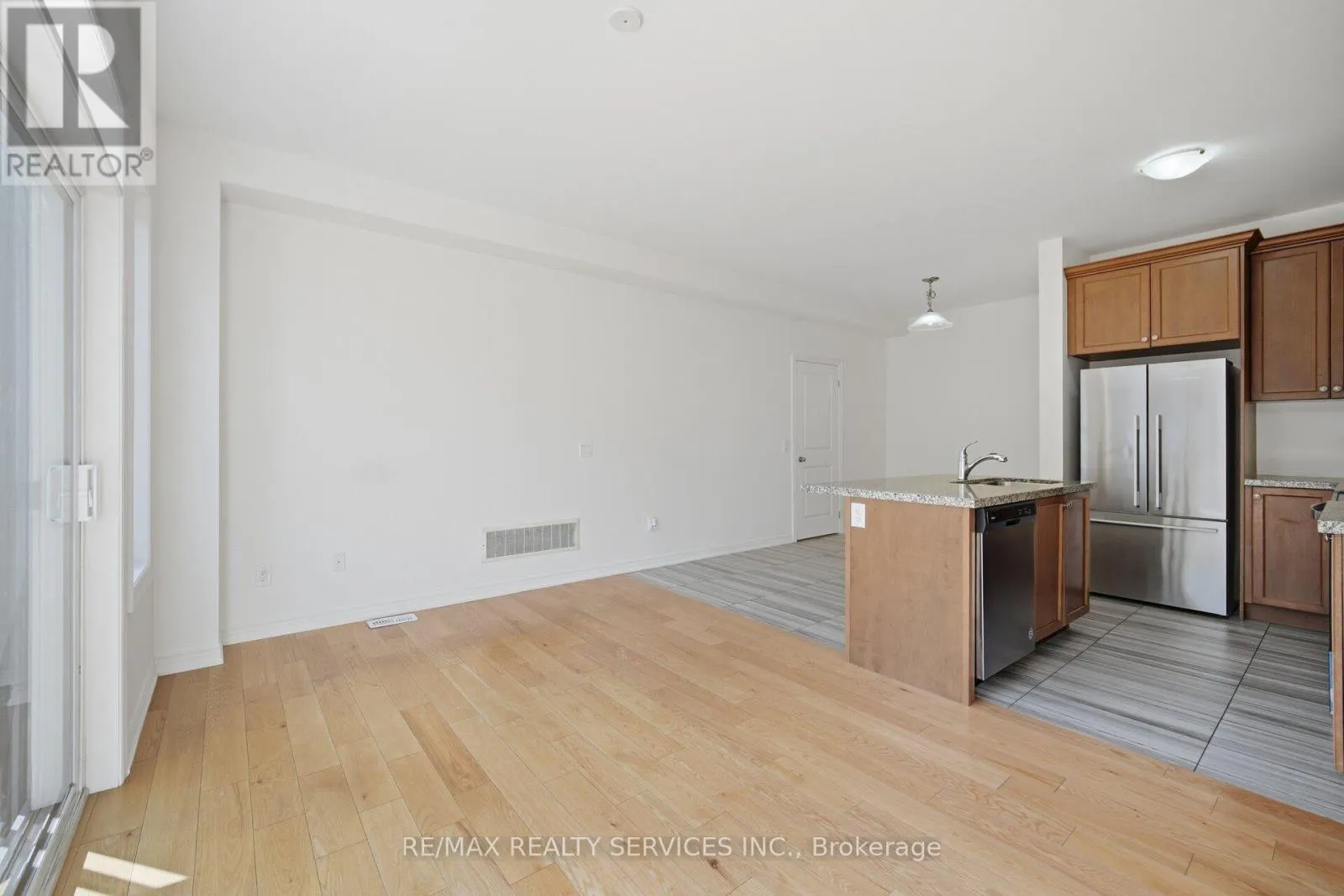 15 DALE MEADOWS ROAD