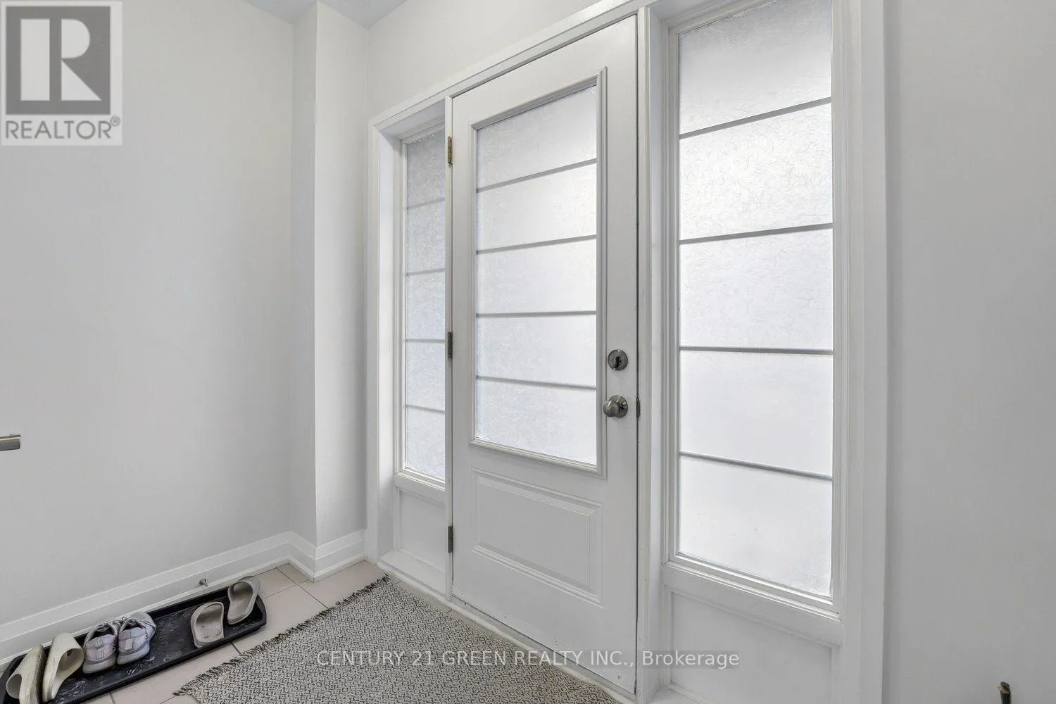16 SUMMERBEAM WAY