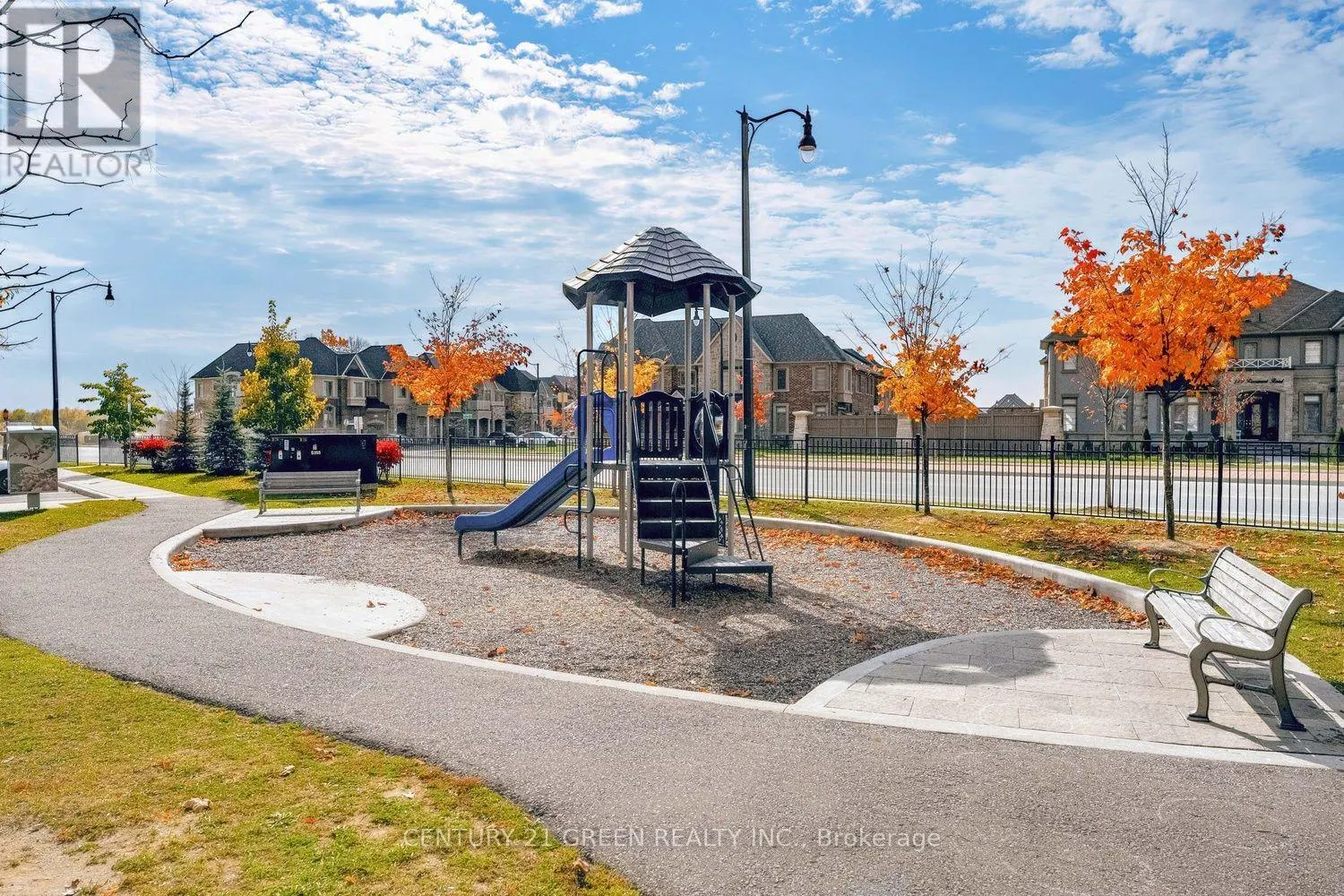 16 SUMMERBEAM WAY