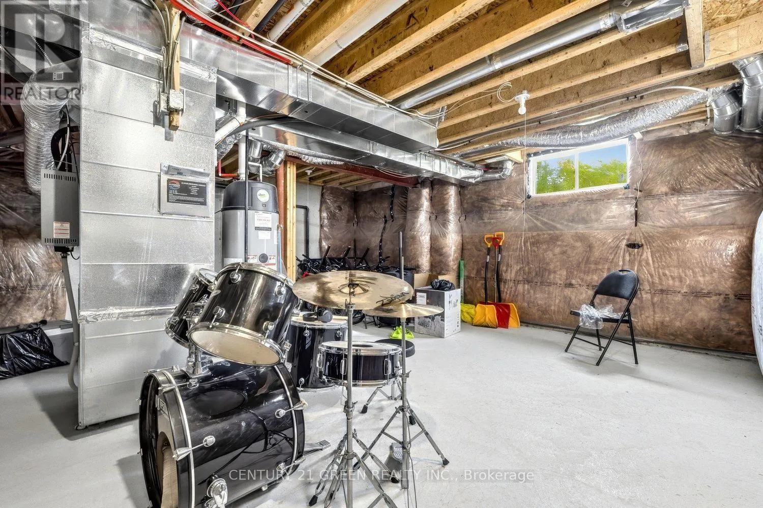 16 SUMMERBEAM WAY
