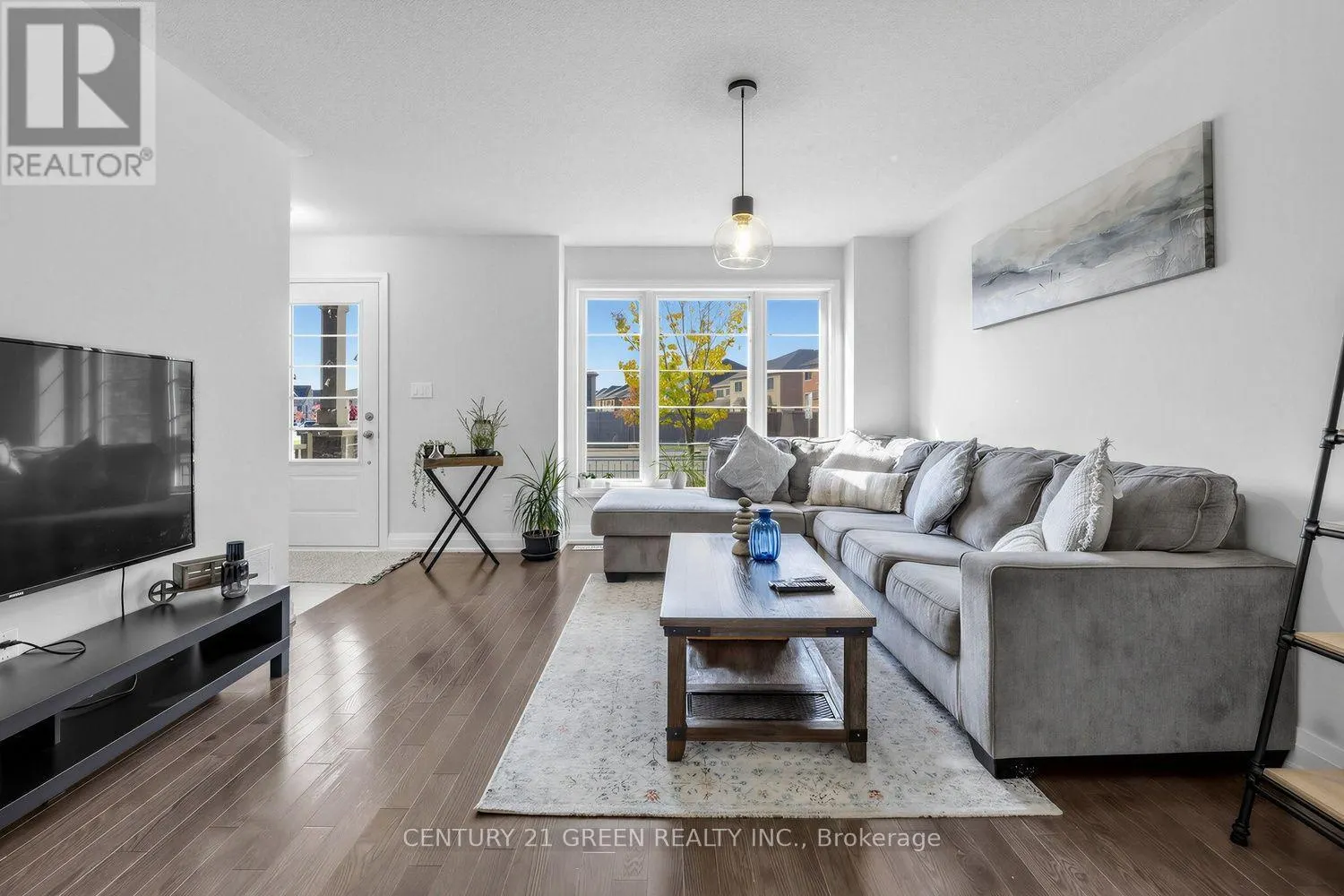 16 SUMMERBEAM WAY