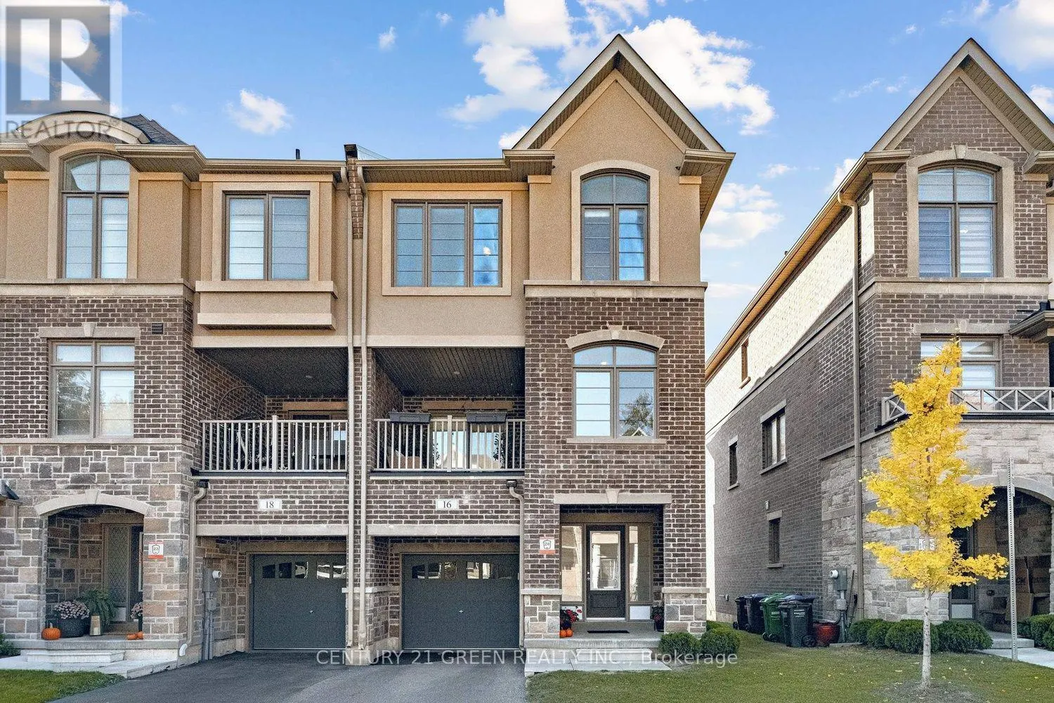 16 SUMMERBEAM WAY
