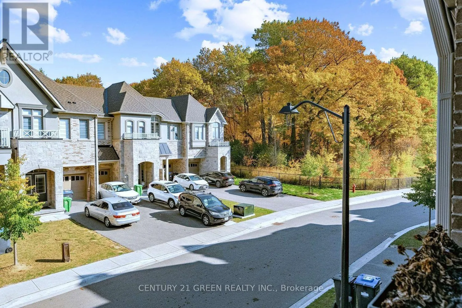 16 SUMMERBEAM WAY