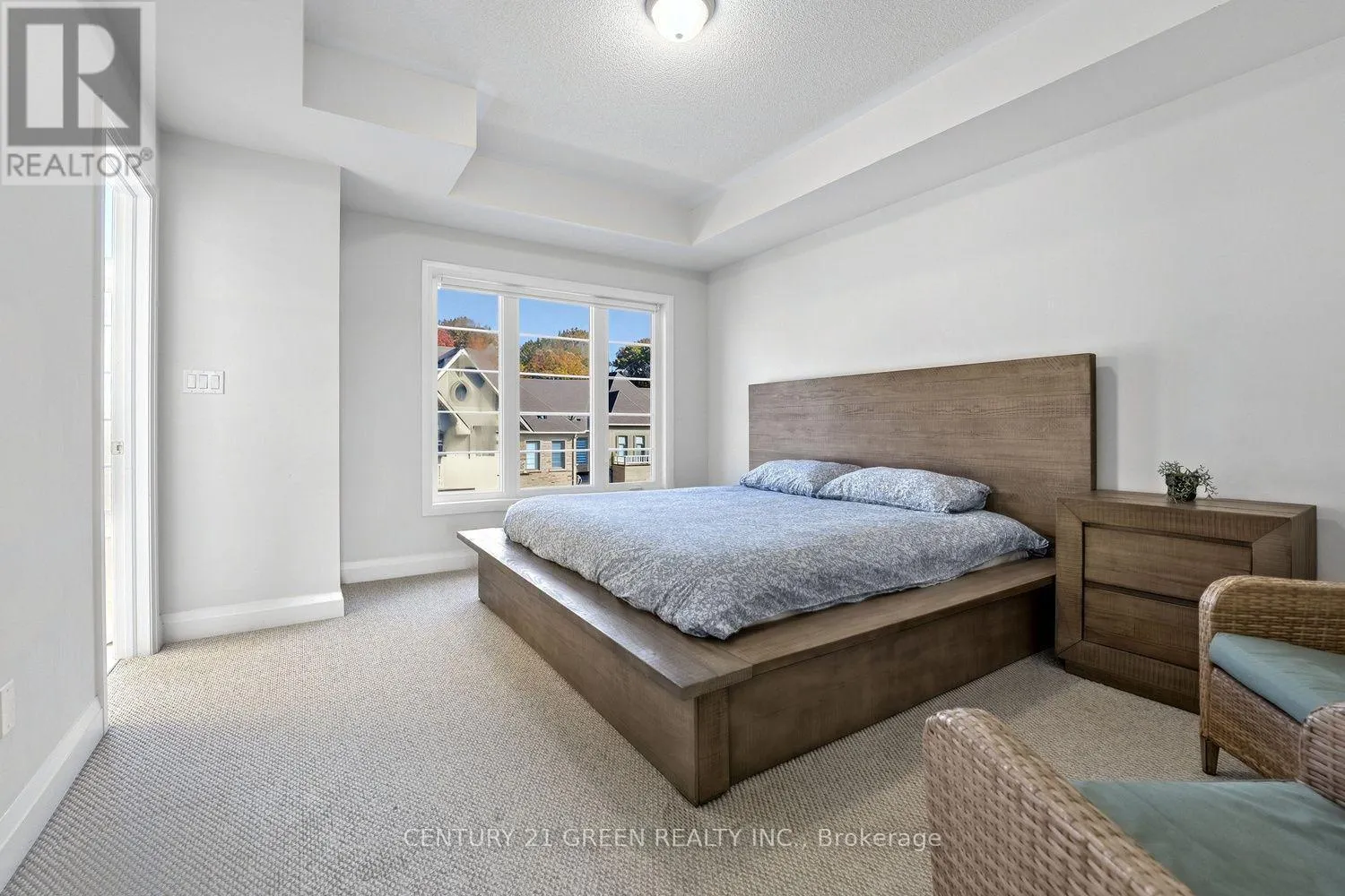 16 SUMMERBEAM WAY