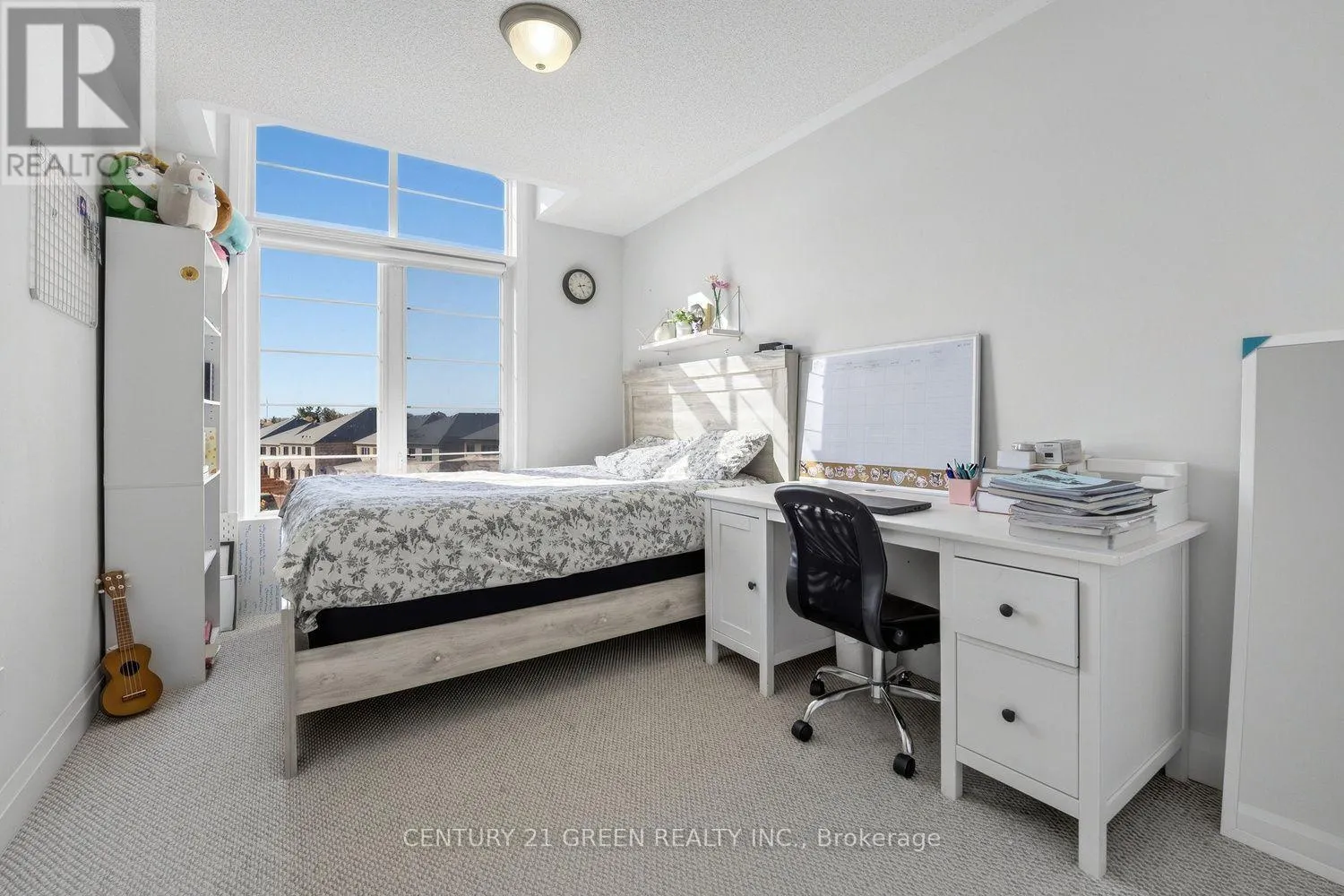 16 SUMMERBEAM WAY