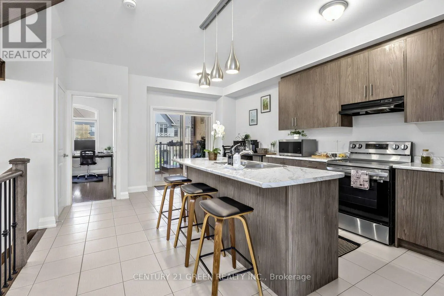 16 SUMMERBEAM WAY