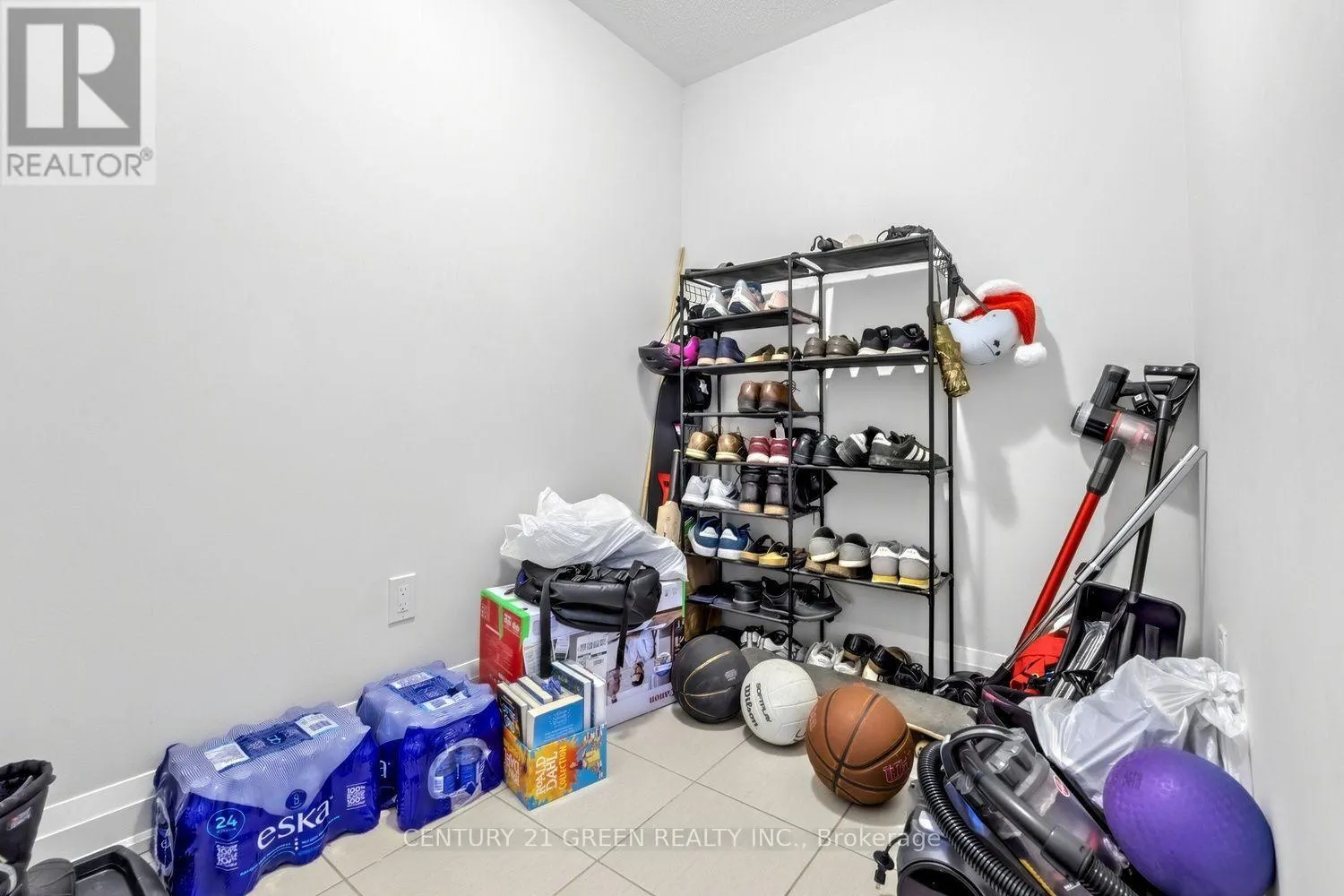 16 SUMMERBEAM WAY