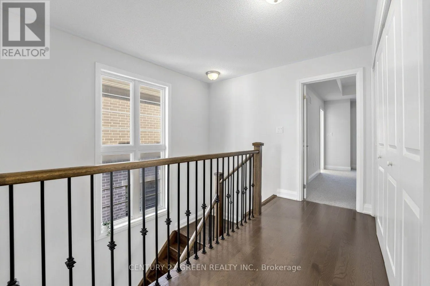 16 SUMMERBEAM WAY
