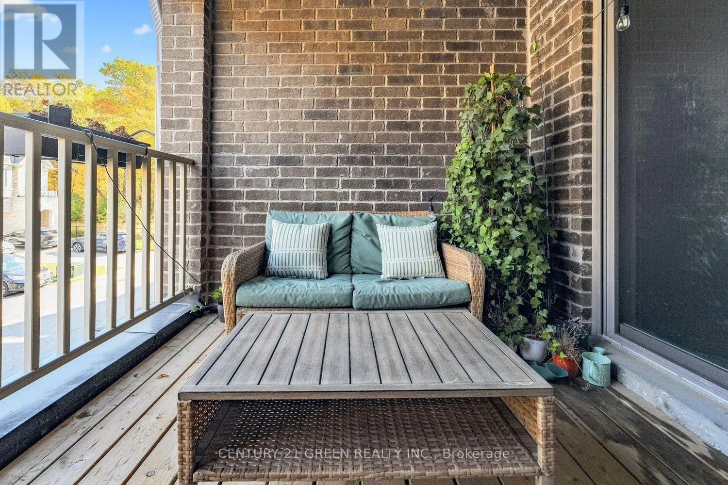 16 SUMMERBEAM WAY