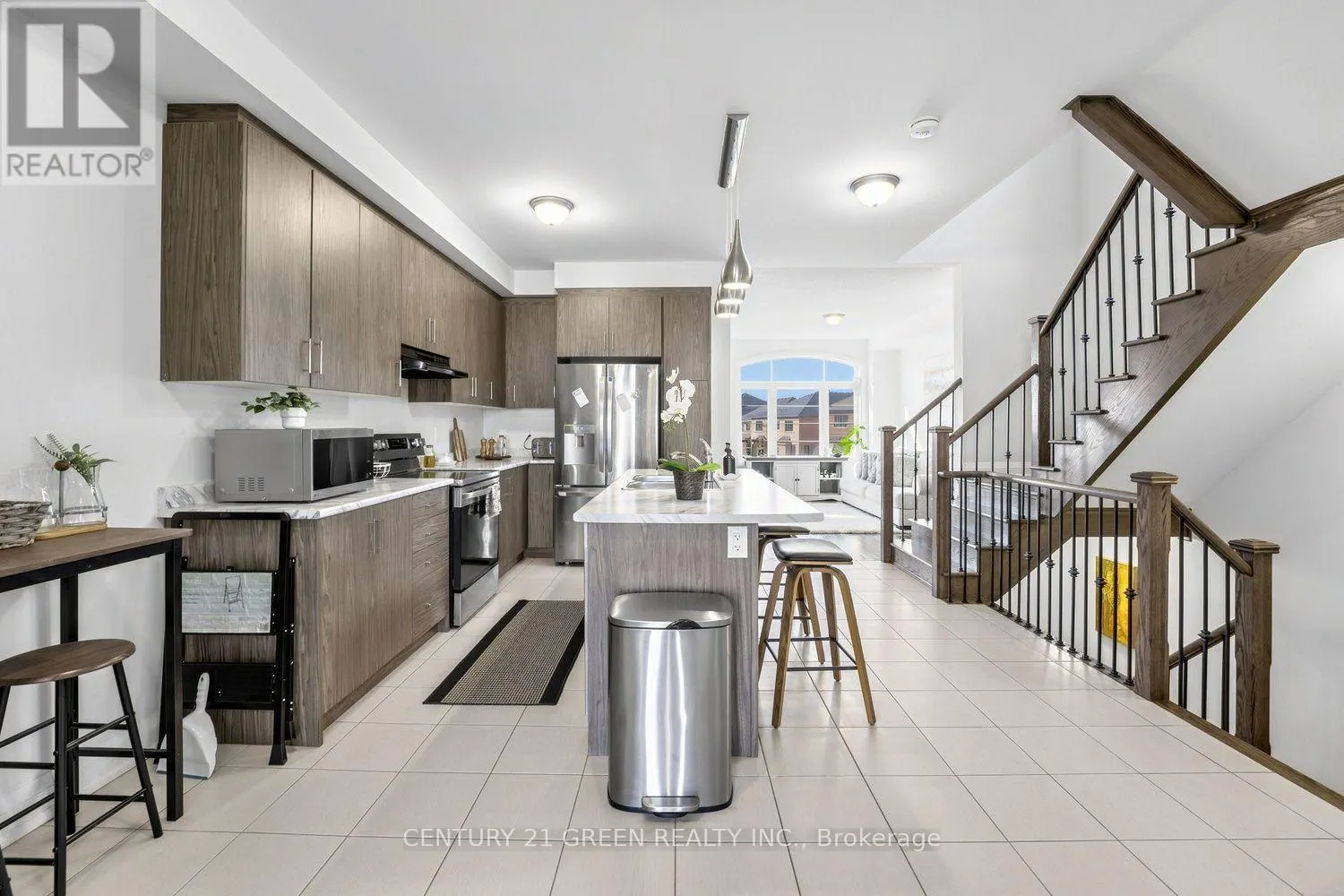 16 SUMMERBEAM WAY