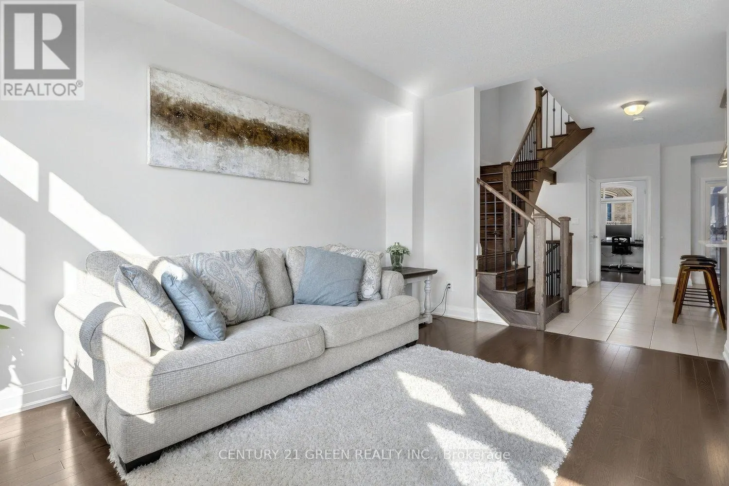 16 SUMMERBEAM WAY
