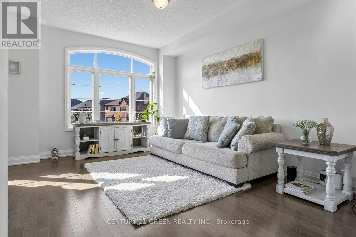 16 SUMMERBEAM WAY