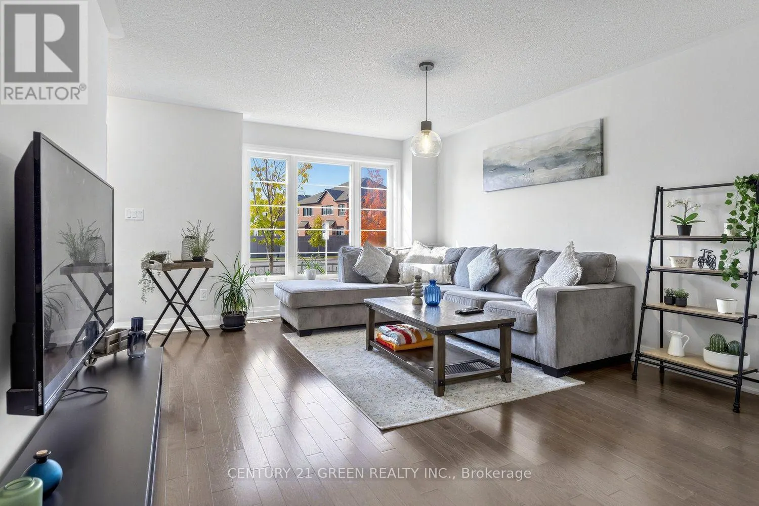 16 SUMMERBEAM WAY