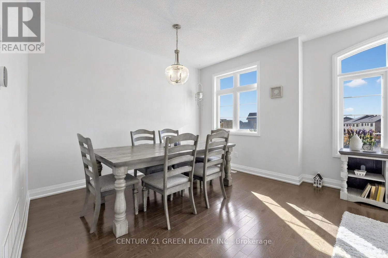 16 SUMMERBEAM WAY