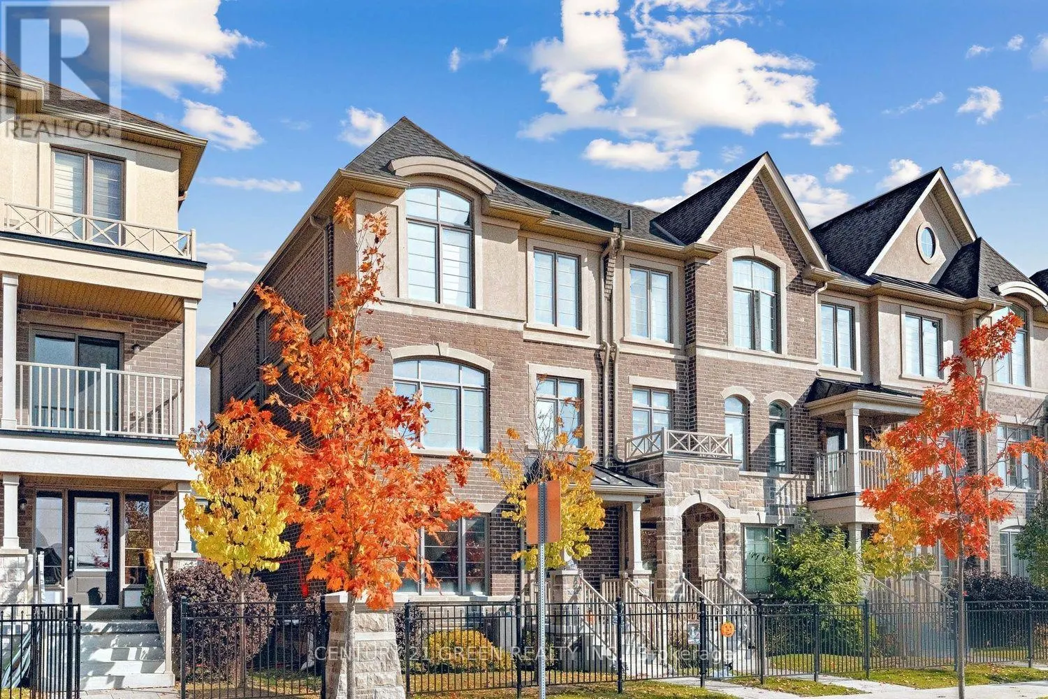 16 SUMMERBEAM WAY
