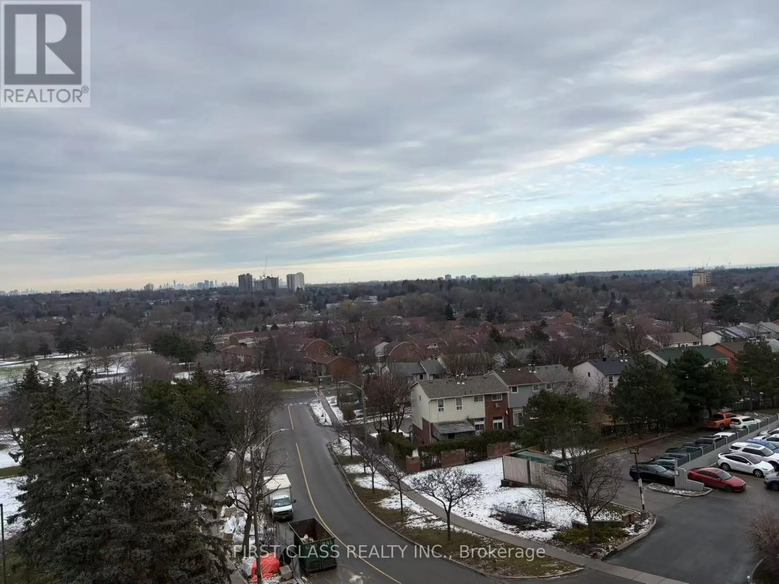 606 - 1 FAIRVIEW ROAD E