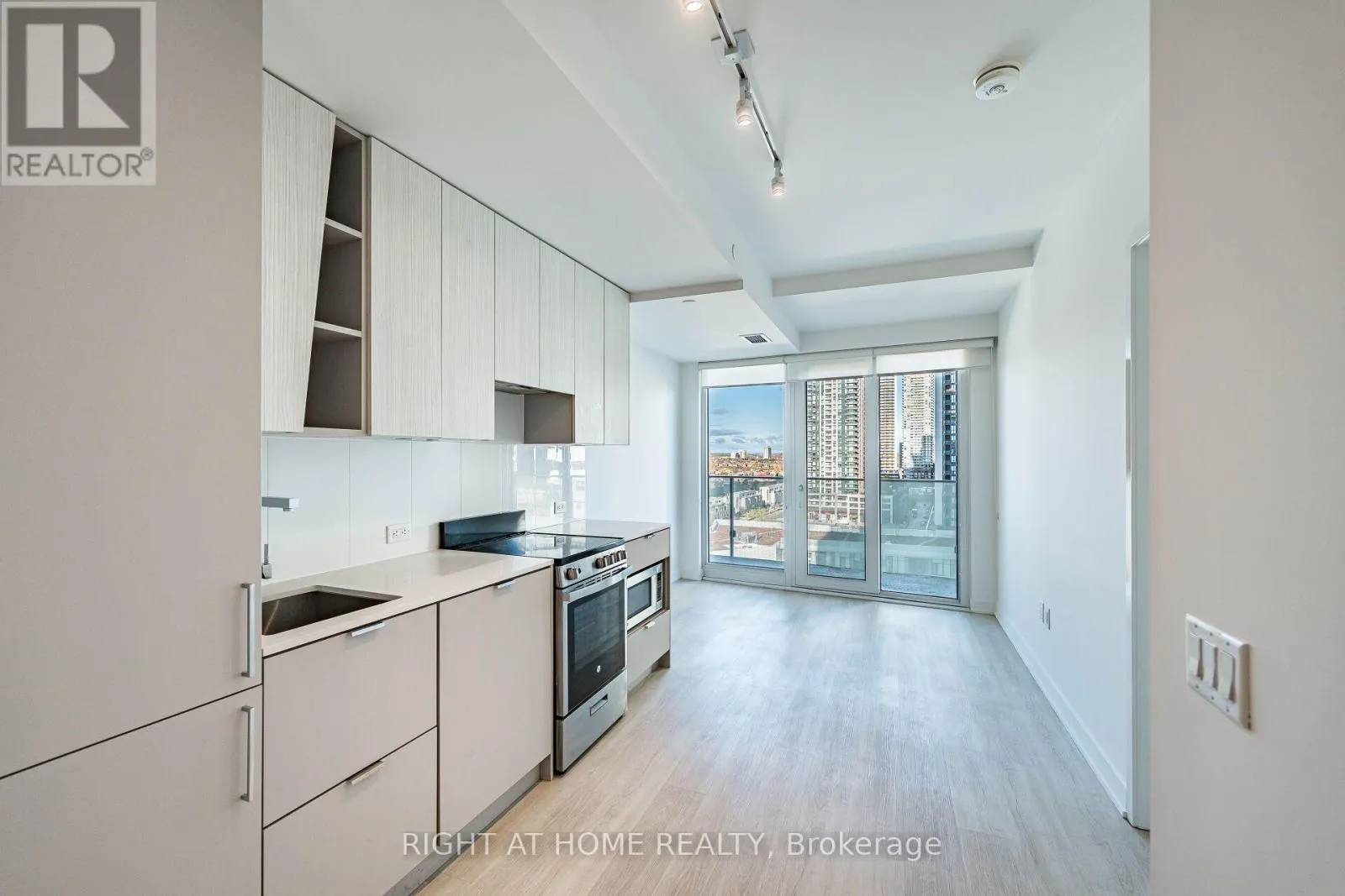 1112 - 3883 QUARTZ ROAD