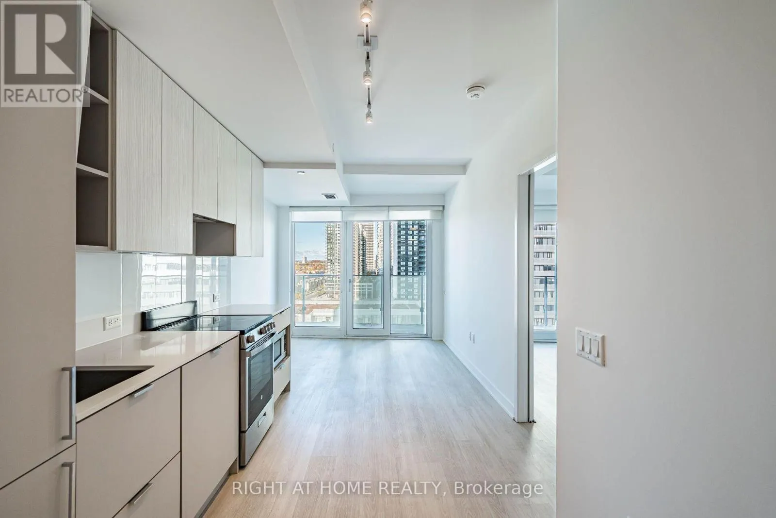 1112 - 3883 QUARTZ ROAD