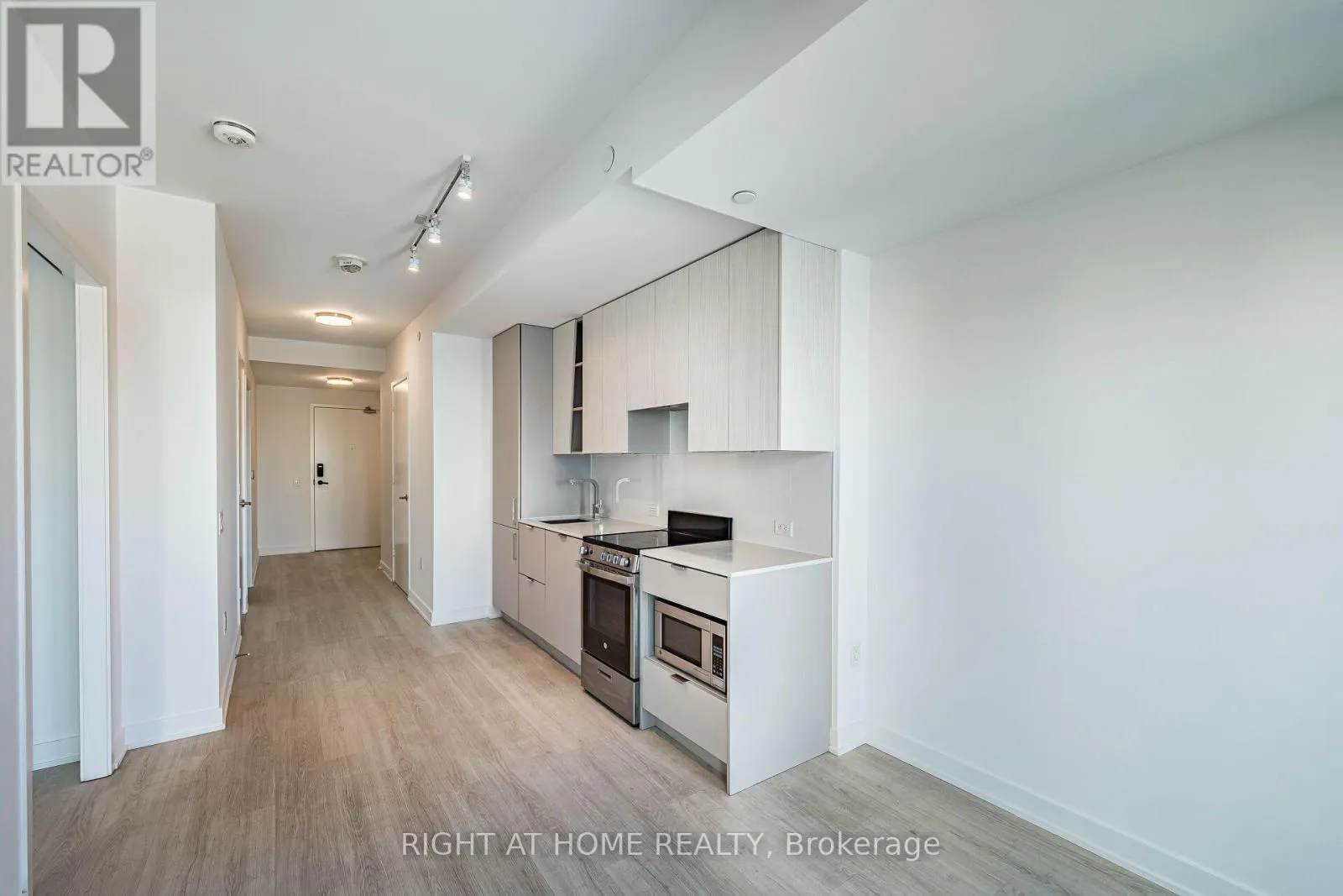 1112 - 3883 QUARTZ ROAD
