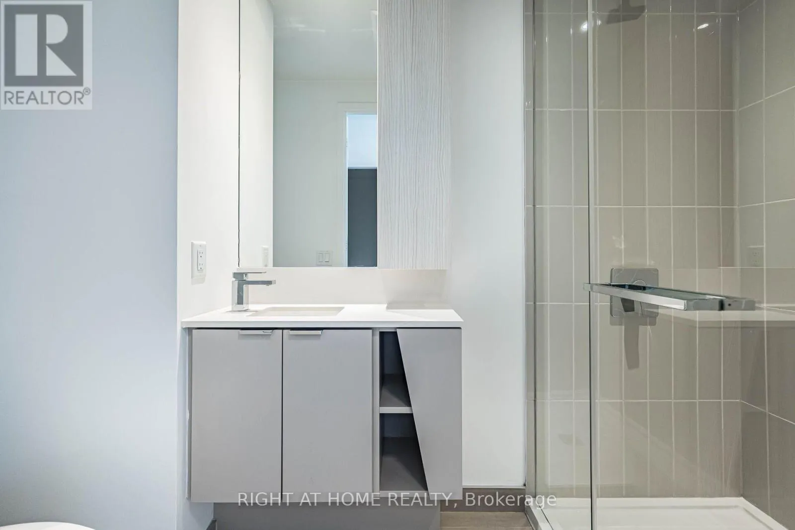 1112 - 3883 QUARTZ ROAD