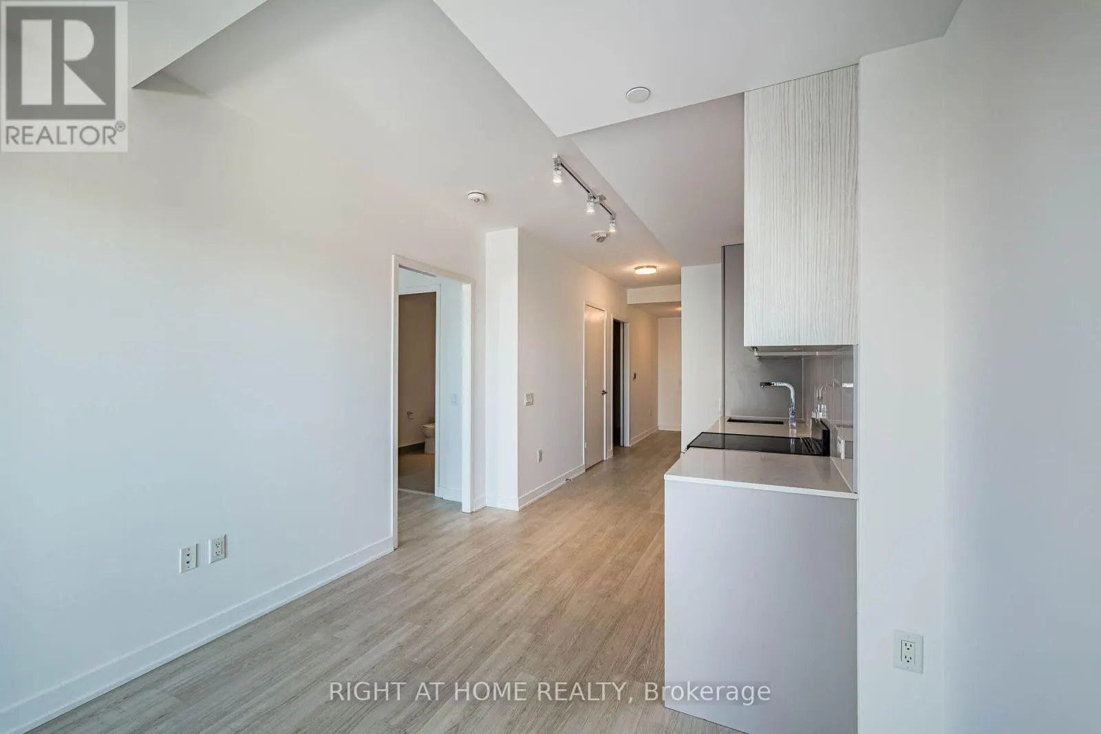 1112 - 3883 QUARTZ ROAD