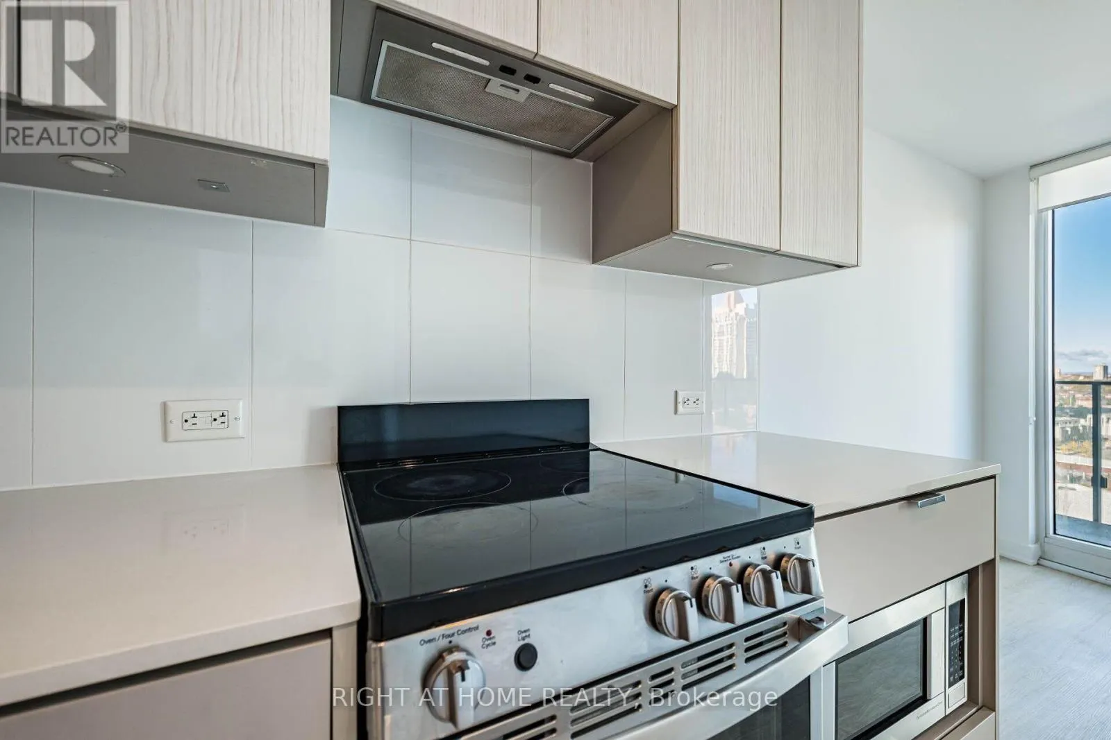 1112 - 3883 QUARTZ ROAD