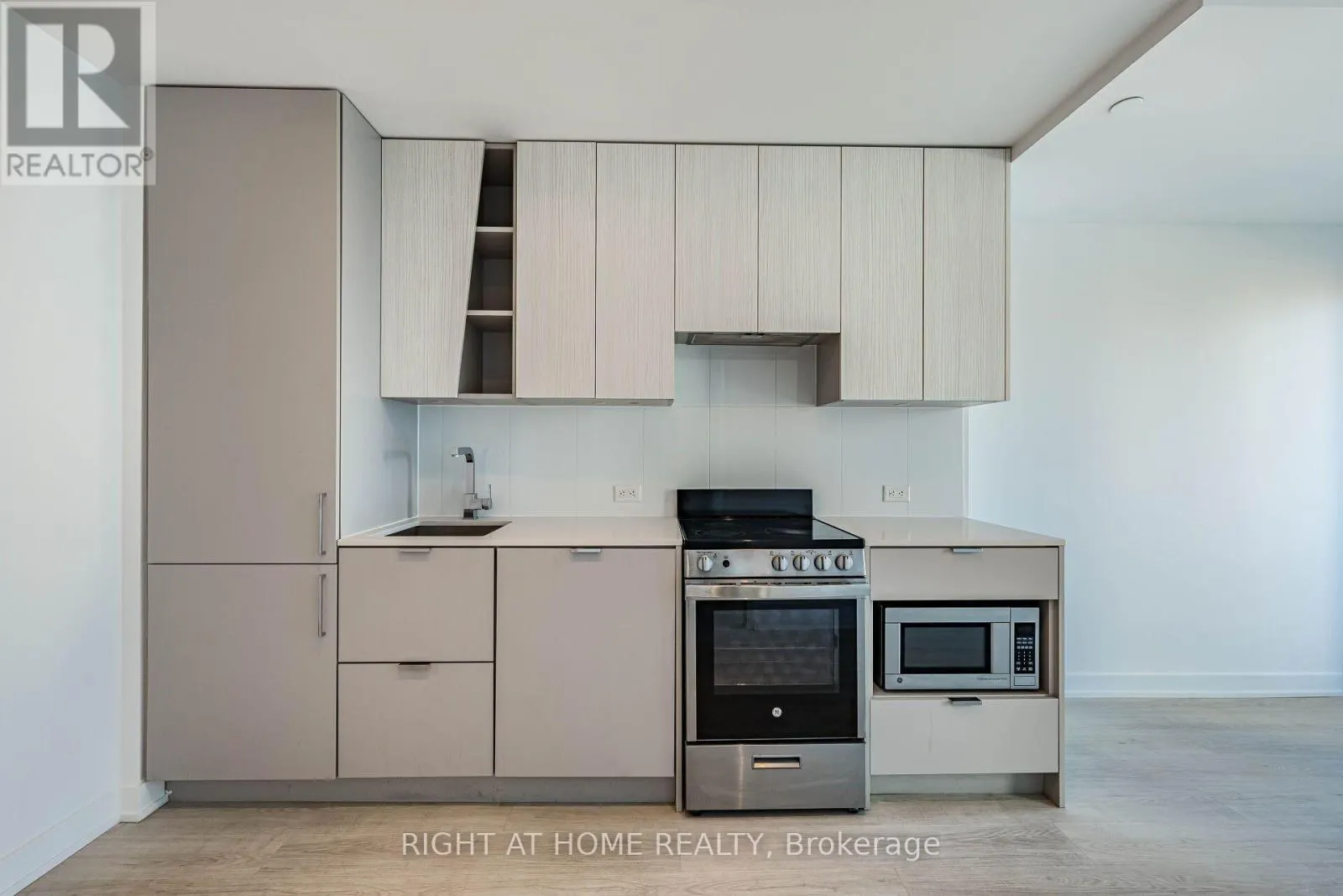 1112 - 3883 QUARTZ ROAD