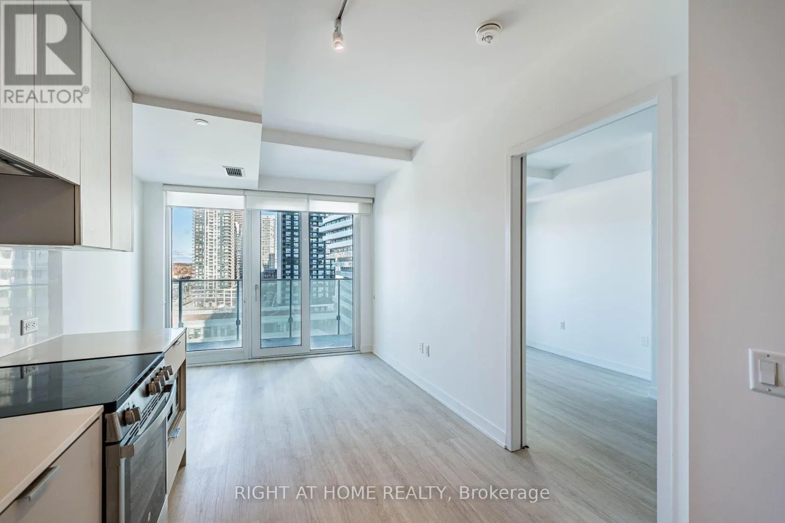 1112 - 3883 QUARTZ ROAD