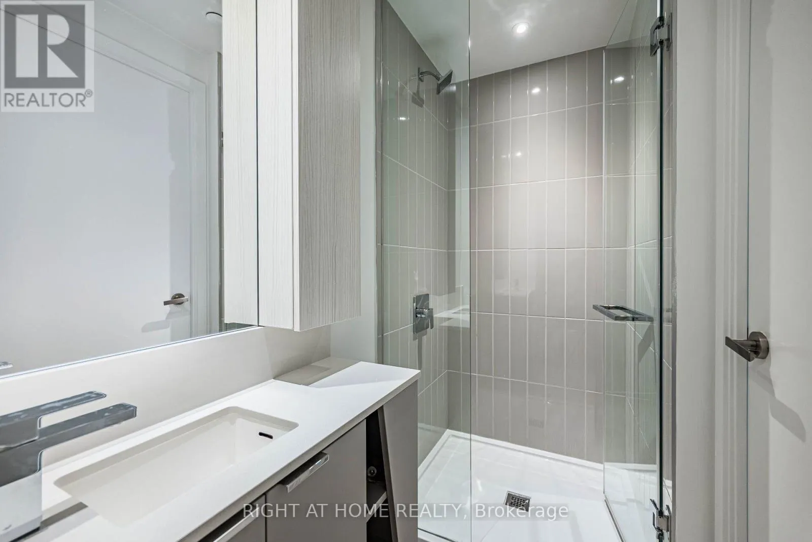 1112 - 3883 QUARTZ ROAD